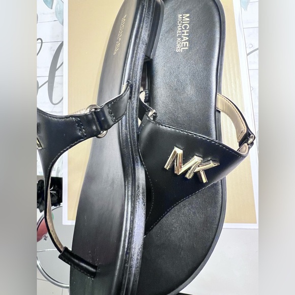 NWT MK Jillian Thong Sandals - Picture 2 of 4